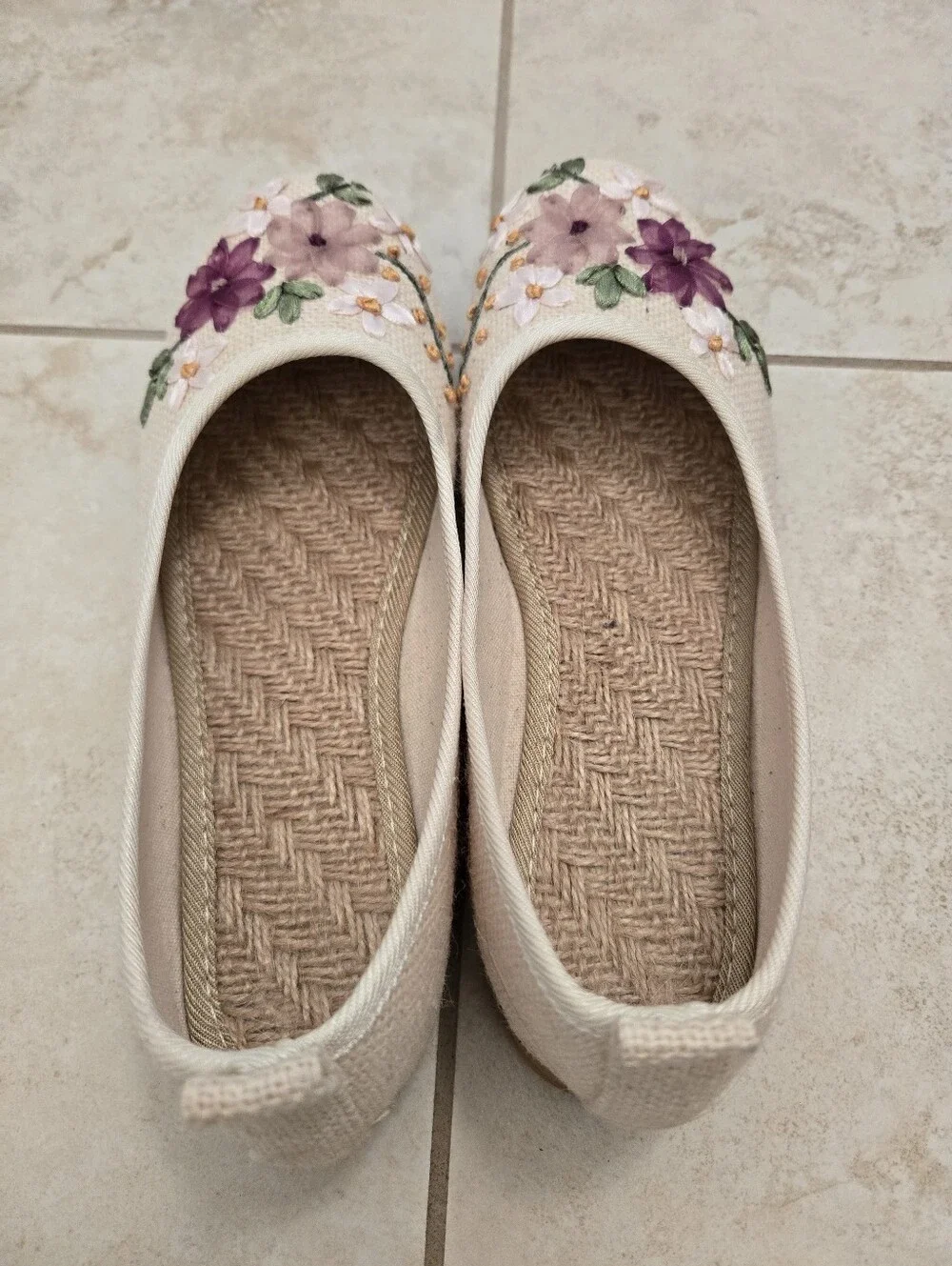 Tong Tai Ribbon Embroidered Flowers Cream Canvas Ballet Flats Size 6.5
